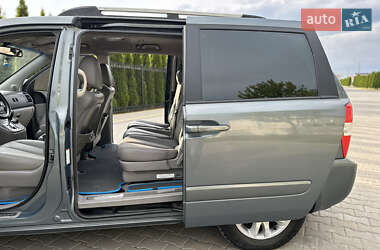 Минивэн Kia Carnival 2006 в 