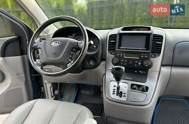 Минивэн Kia Carnival 2006 в 