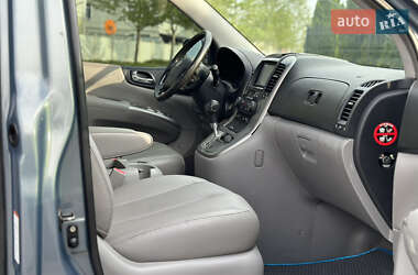 Минивэн Kia Carnival 2006 в 