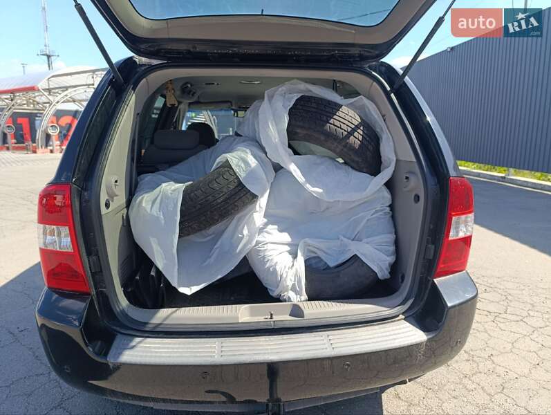 Минивэн Kia Carnival 2007 в Полтаве