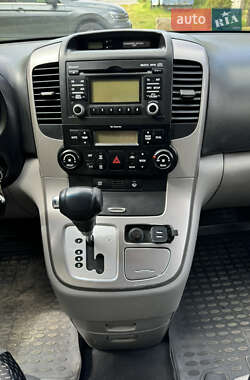 Минивэн Kia Carnival 2012 в 