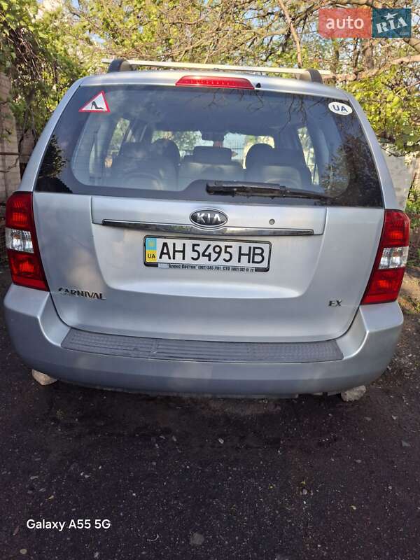 Минивэн Kia Carnival 2007 в 