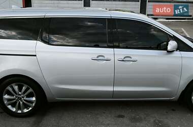 Минивэн Kia Carnival 2015 в 