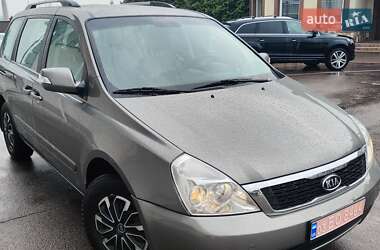 Минивэн Kia Carnival 2012 в 