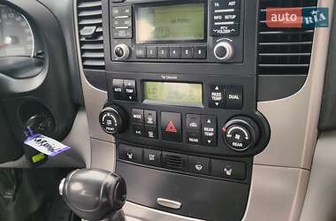 Минивэн Kia Carnival 2012 в 