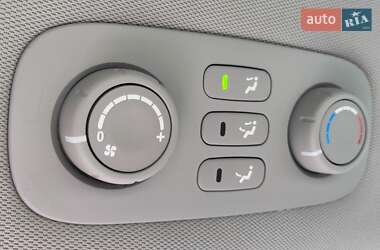 Минивэн Kia Carnival 2012 в 