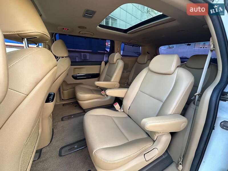Мінівен Kia Carnival 2017 в Одесі