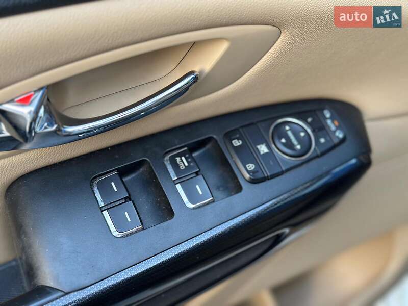 Мінівен Kia Carnival 2017 в Одесі