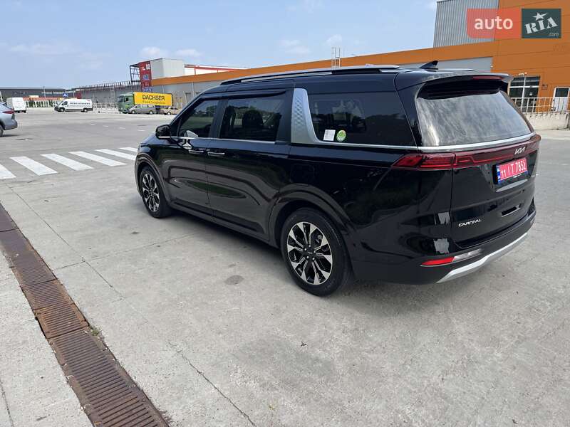 Минивэн Kia Carnival 2022 в Киеве