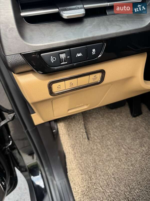Минивэн Kia Carnival 2022 в Киеве