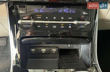 Минивэн Kia Carnival 2023 в 