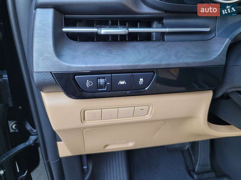 Мінівен Kia Carnival 2023 в Полтаві
