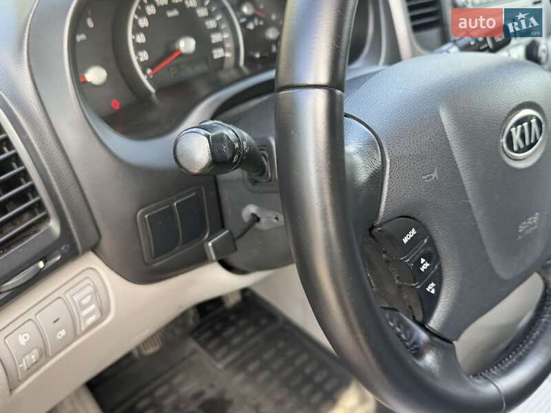 Мінівен Kia Carnival 2012 в Вінниці