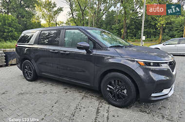 Минивэн Kia Carnival 2023 в 