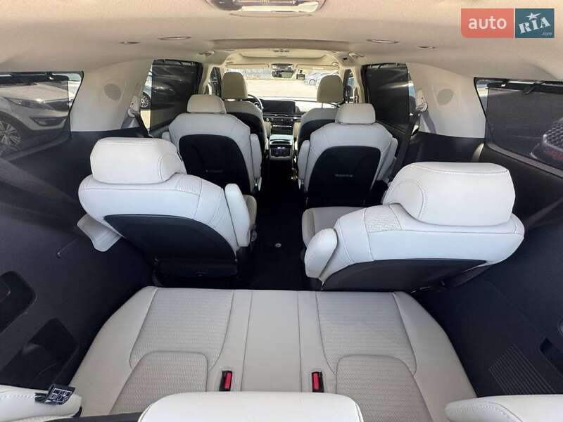 Минивэн Kia Carnival 2023 в Киеве