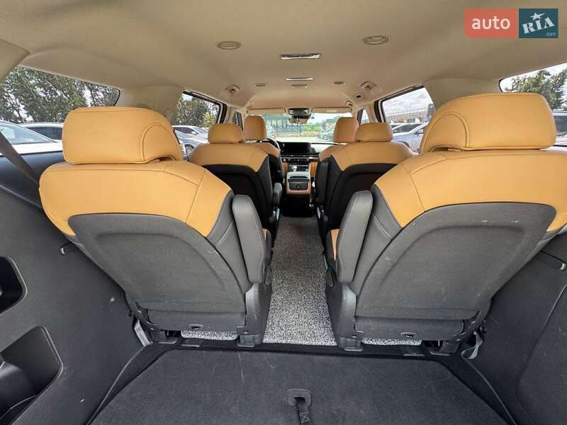 Мінівен Kia Carnival 2021 в Києві