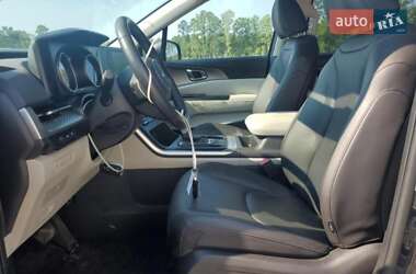 Минивэн Kia Carnival 2023 в 