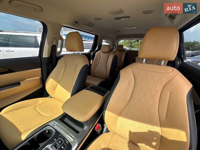 Мінівен Kia Carnival 2021 в Києві