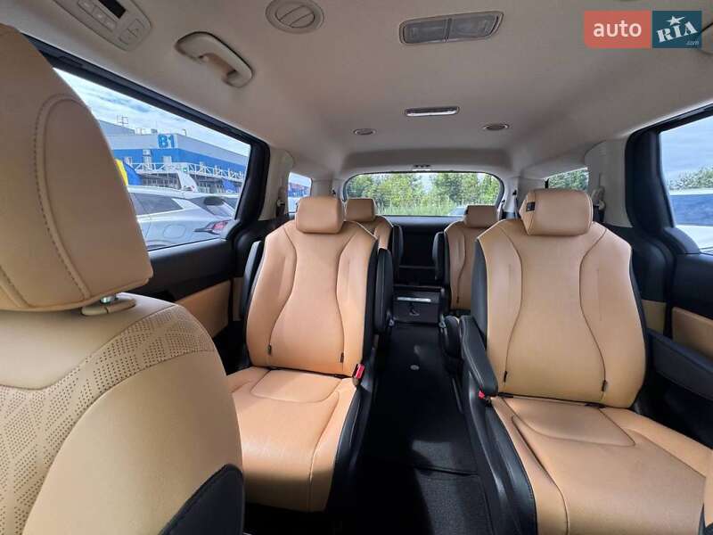 Мінівен Kia Carnival 2021 в Києві