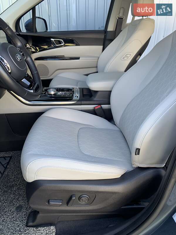 Мінівен Kia Carnival 2021 в Львові