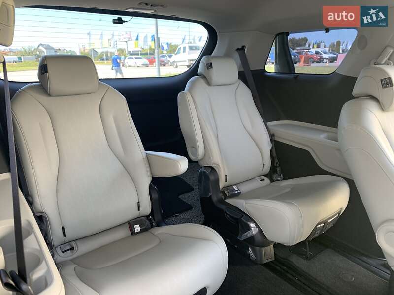 Мінівен Kia Carnival 2021 в Львові
