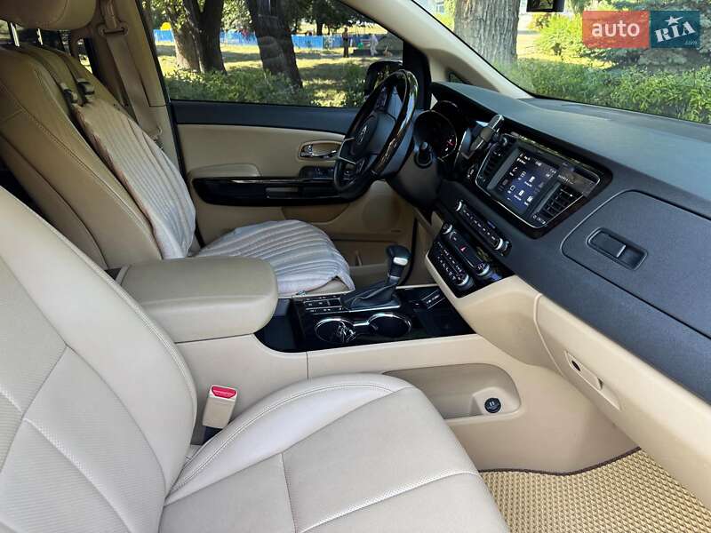 Минивэн Kia Carnival 2019 в Киеве