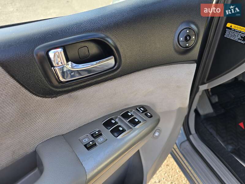 Минивэн Kia Carnival 2008 в Хмельницком