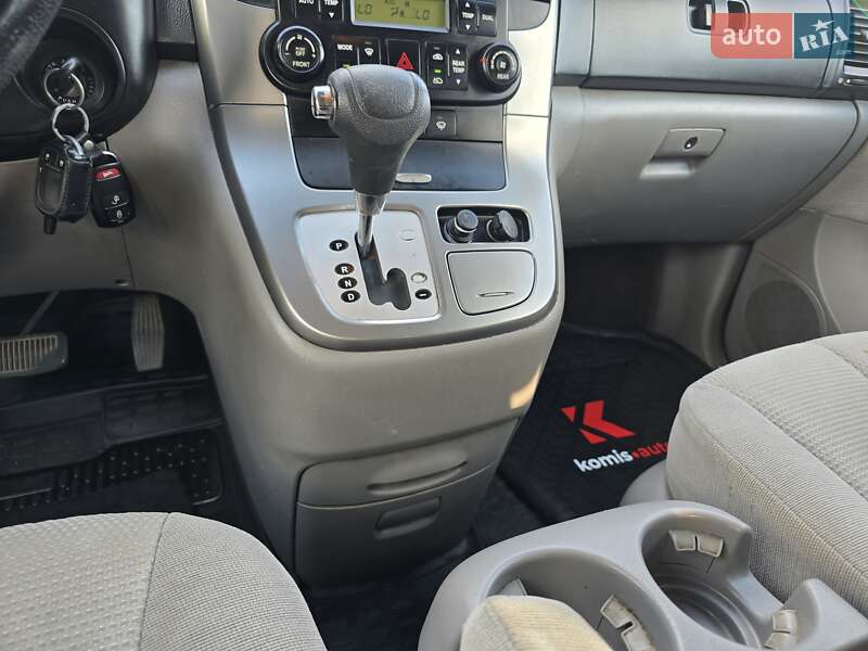 Минивэн Kia Carnival 2008 в Хмельницком