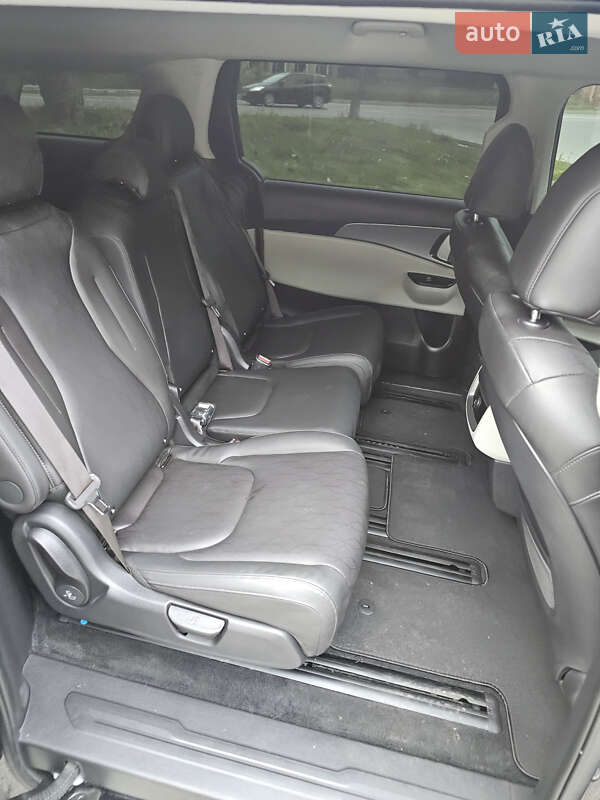 Мінівен Kia Carnival 2023 в Трускавці