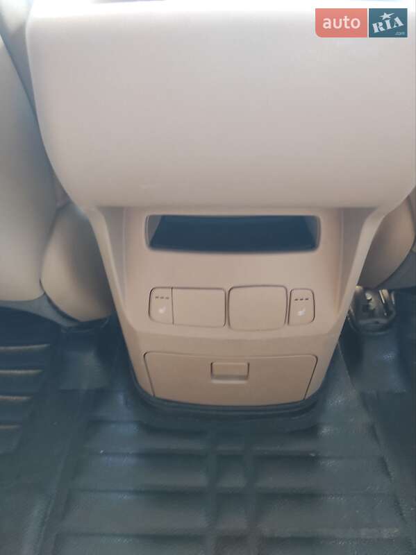 Минивэн Kia Carnival 2018 в Киеве