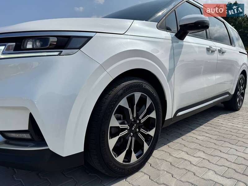 Минивэн Kia Carnival 2021 в Киеве