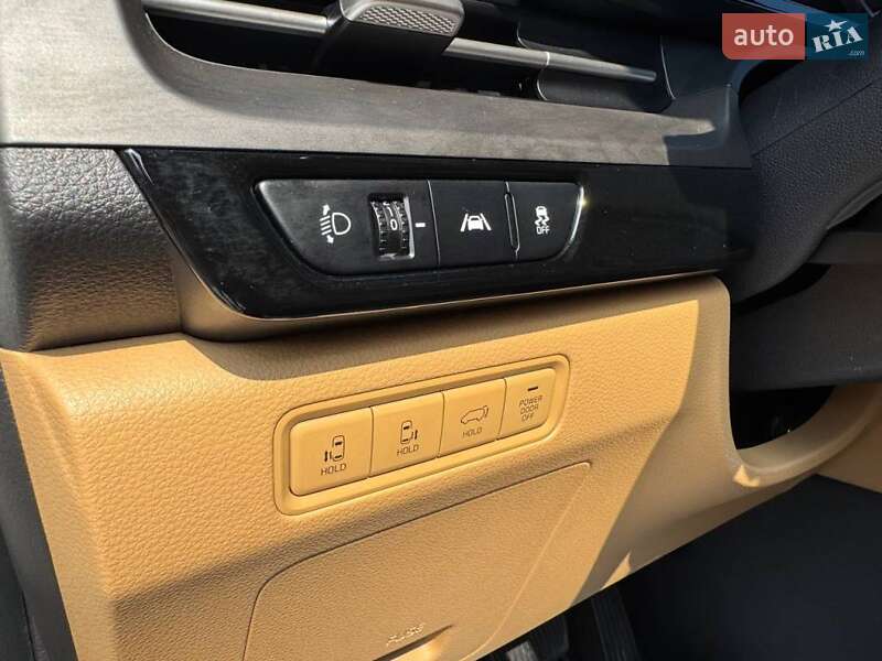 Минивэн Kia Carnival 2021 в Киеве