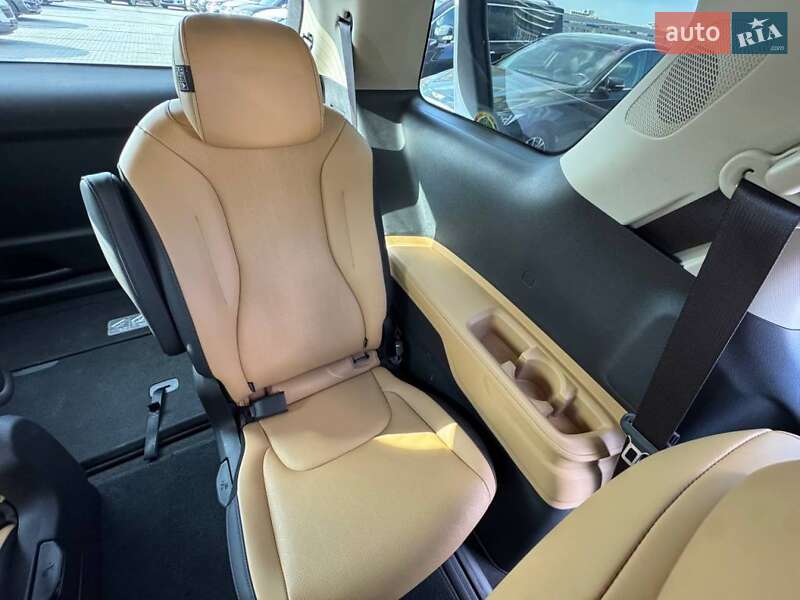 Мінівен Kia Carnival 2021 в Києві фото 29 Мінівен Kia Carnival 2021 в Києві