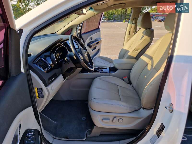 Минивэн Kia Carnival 2018 в Одессе