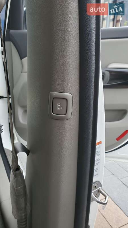 Мінівен Kia Carnival 2015 в Одесі фото 31 Мінівен Kia Carnival 2015 в Одесі