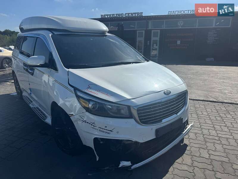 Минивэн Kia Carnival 2017 в Львове