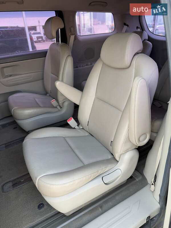 Мінівен Kia Carnival 2015 в Хмельницькому