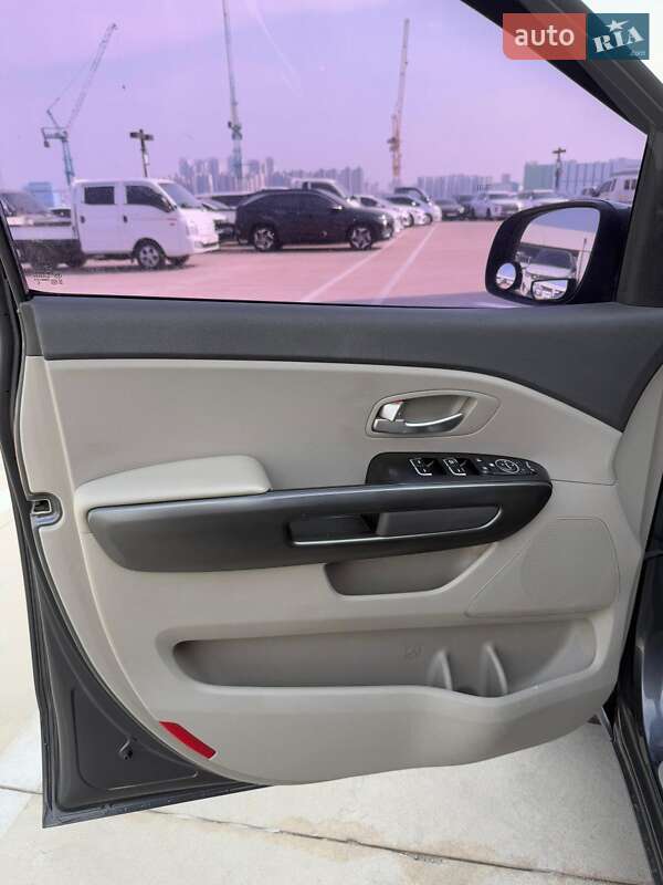 Мінівен Kia Carnival 2015 в Хмельницькому