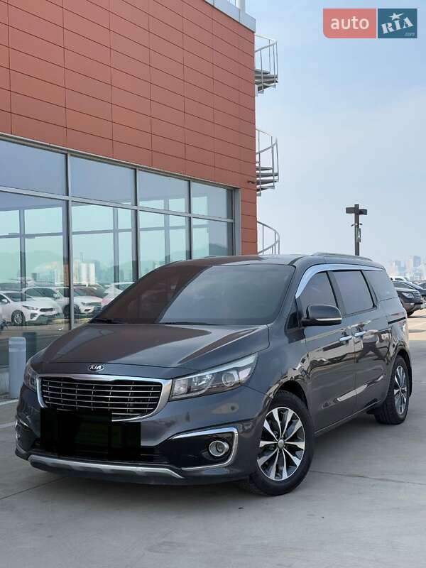Мінівен Kia Carnival 2015 в Хмельницькому