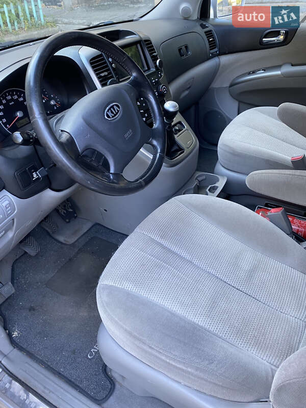 Мінівен Kia Carnival 2006 в Полтаві фото 6 Мінівен Kia Carnival 2006 в Полтаві