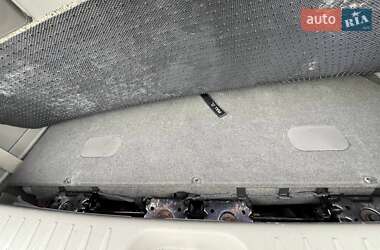 Мінівен Kia Carnival 2014 в 