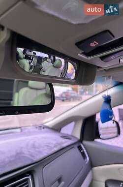 Мінівен Kia Carnival 2014 в 