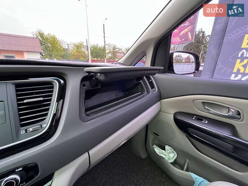 Мінівен Kia Carnival 2014 в Києві
