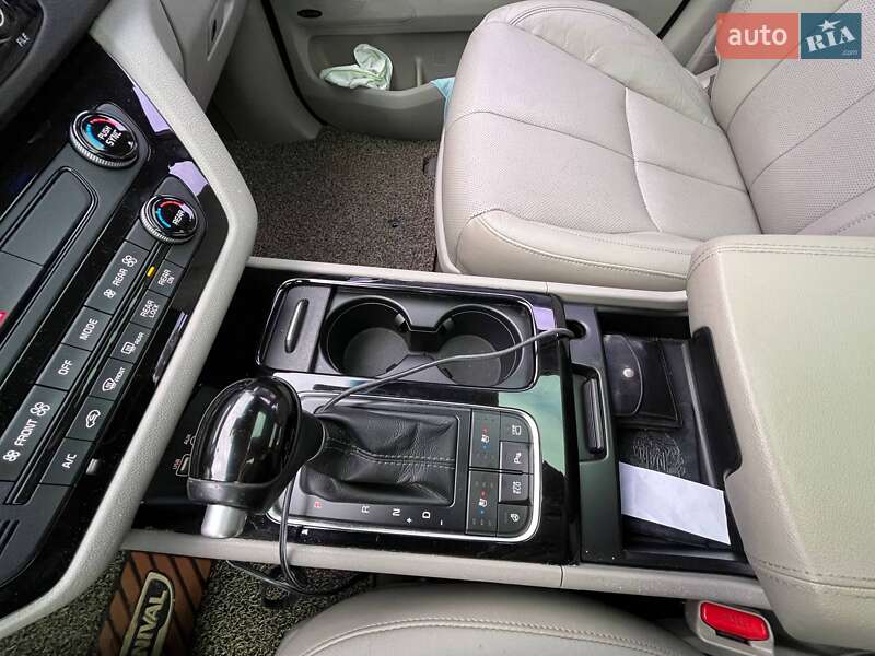 Мінівен Kia Carnival 2014 в Києві
