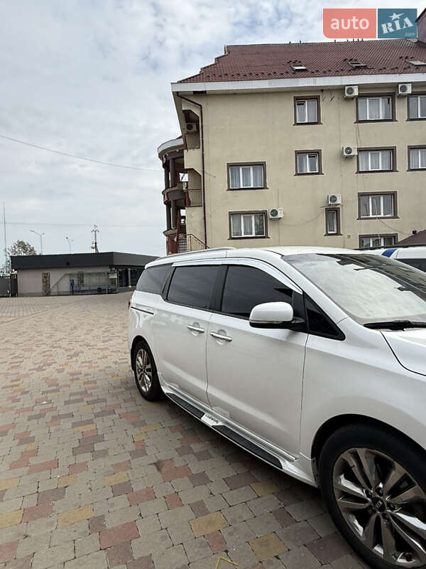Минивэн Kia Carnival 2015 в Чопе фото 4 Минивэн Kia Carnival 2015 в Чопе