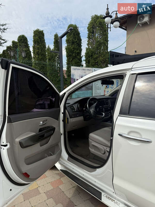 Минивэн Kia Carnival 2015 в Чопе фото 10 Минивэн Kia Carnival 2015 в Чопе