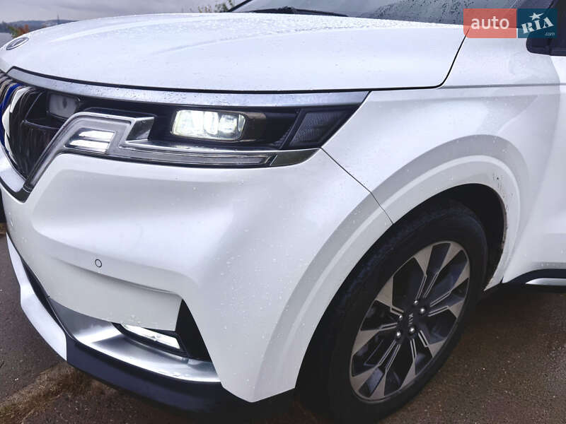 Мінівен Kia Carnival 2021 в Києві