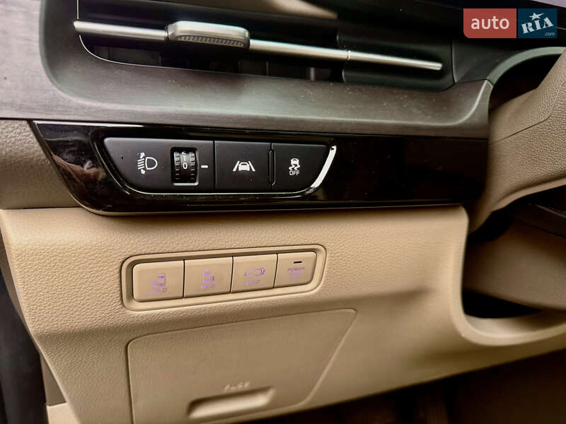 Мінівен Kia Carnival 2021 в Києві