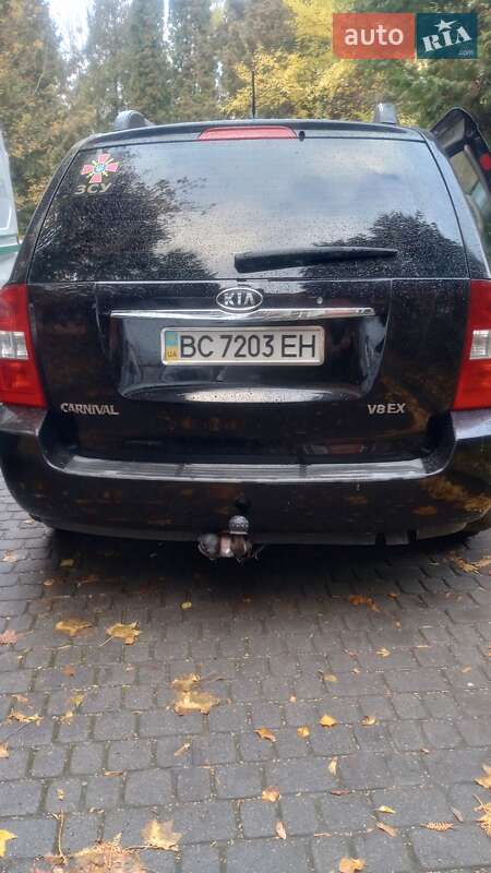 Минивэн Kia Carnival 2006 в Львове