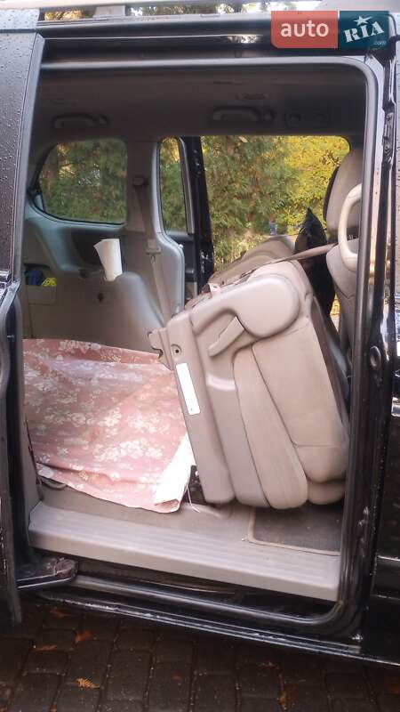 Минивэн Kia Carnival 2006 в Львове